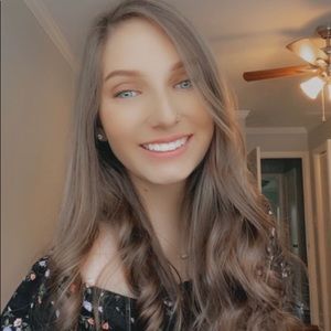 Meet your Posher, Kayla